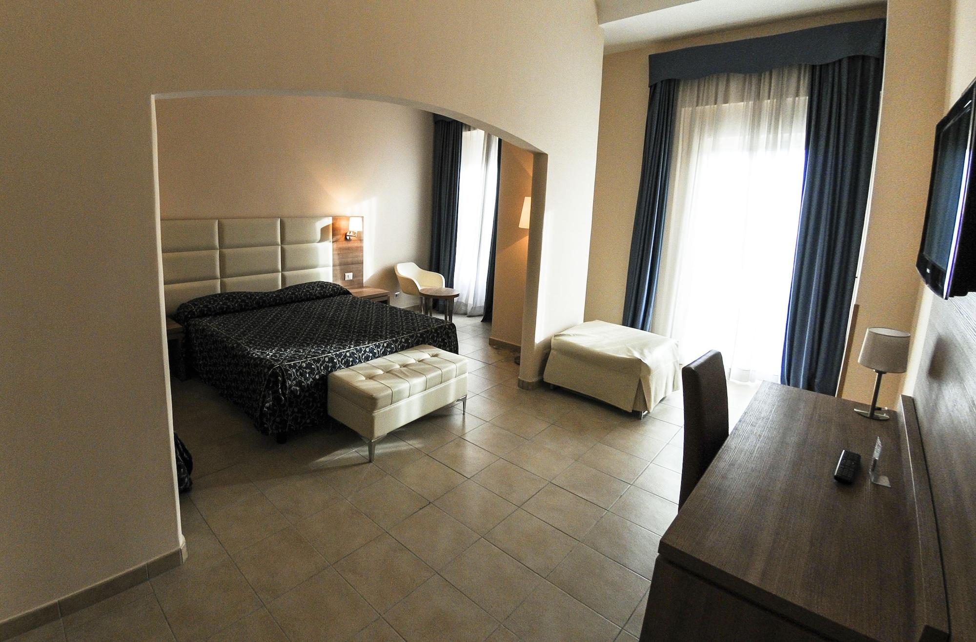 Hotel Mediterraneo Civitavecchia Esterno foto