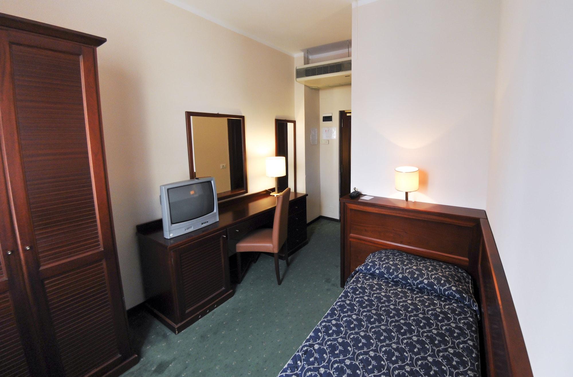 Hotel Mediterraneo Civitavecchia Esterno foto