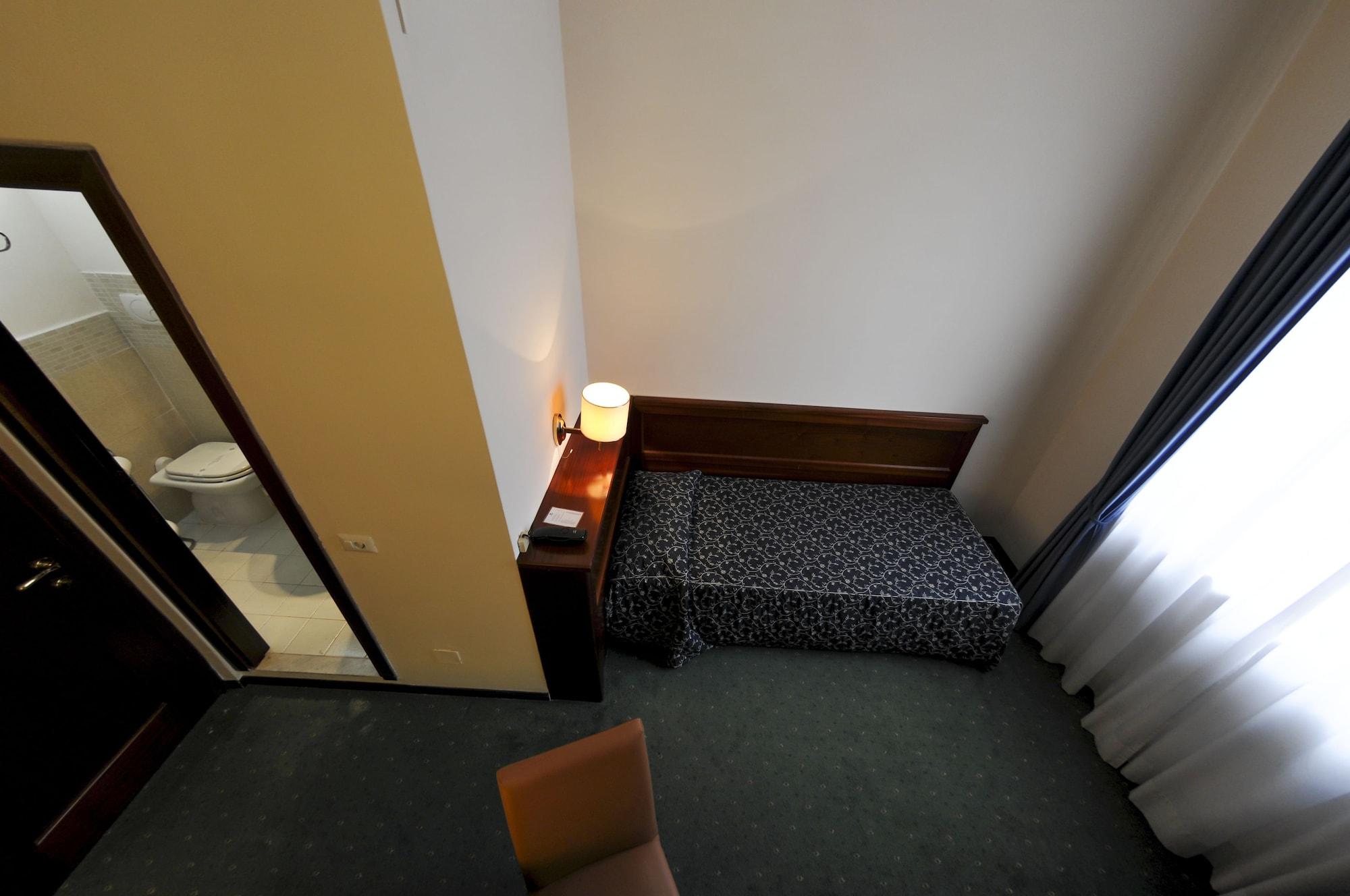 Hotel Mediterraneo Civitavecchia Esterno foto