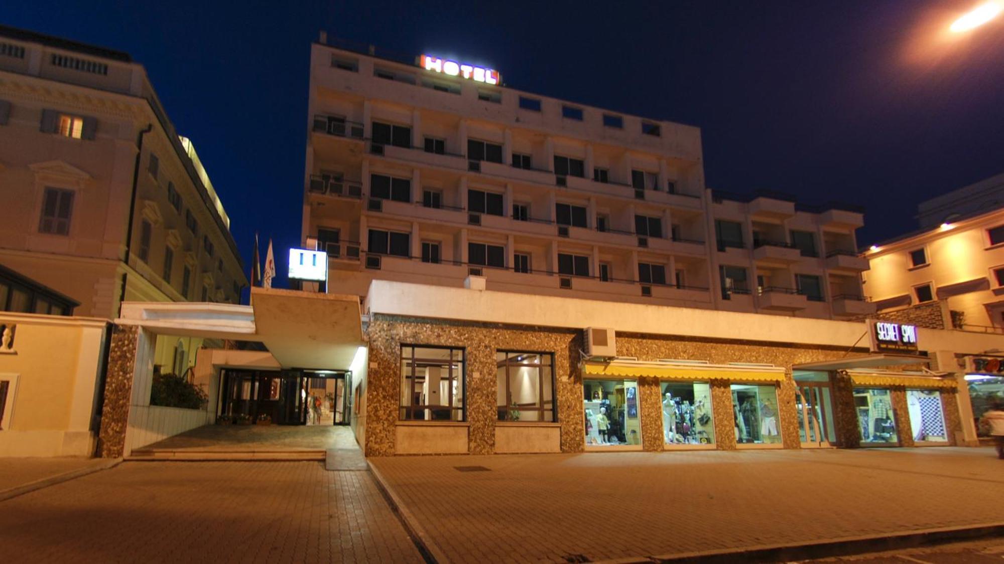Hotel Mediterraneo Civitavecchia Esterno foto