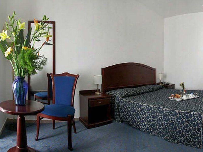 Hotel Mediterraneo Civitavecchia Camera foto