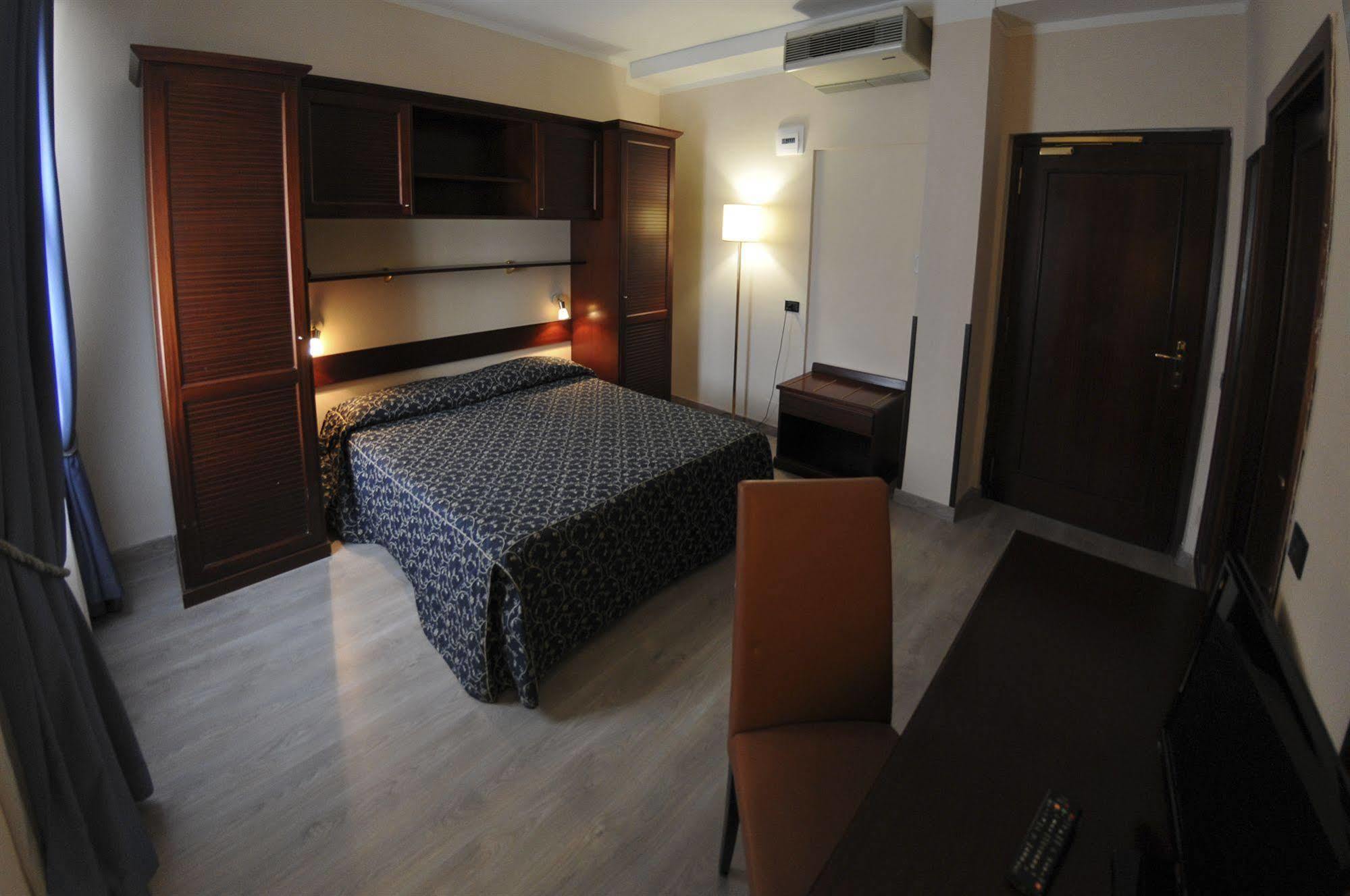 Hotel Mediterraneo Civitavecchia Esterno foto