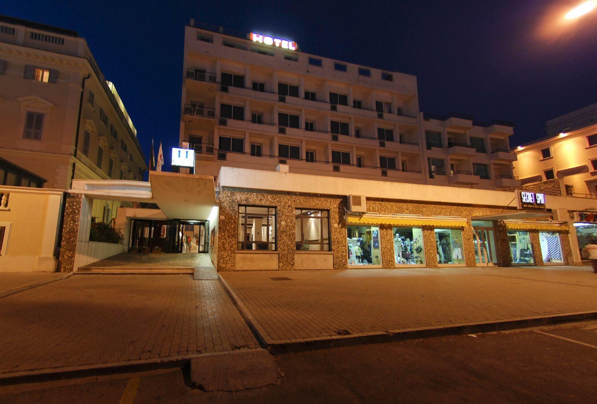 Hotel Mediterraneo Civitavecchia Esterno foto